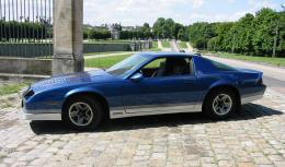 La Camaro d'Eric devant le Chateau de Fontainebleau